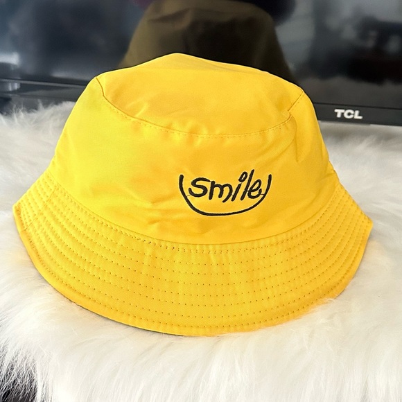 Double sided bucket hat - Picture 4 of 5